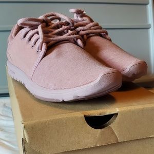 Etnie's Scout Peach Shoe